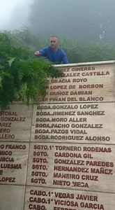 17K views · 571 reactions | Es un militar de vacaciones y fue al lugar donde cayó el Yakovlev Yak -42 en Turquía Eugenio su nombre y junto a su mujer , limpiaron la hojarasca de sus nombres. Espíritu de Compañerismo!! ¡¡¡ PRESENTES !!! Reenviadlo q lo vea todo Dios .  | Accion Policial | Facebook