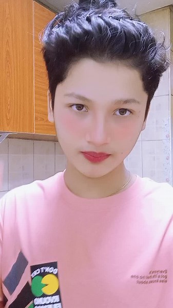 How to Style Your Hair in a Messy Updo