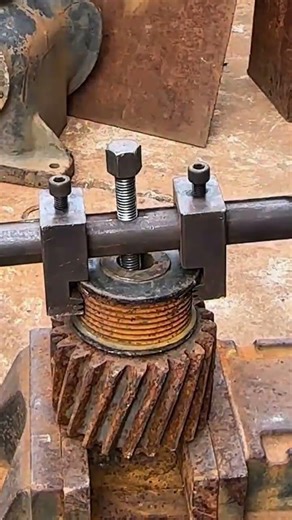 Tutorial on Using Puller Tools to Remove Rusted Gear Parts