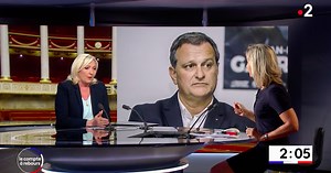Diaporama : Anne-Sophie Lapix embarrasse Marine Le Pen avec une question sur Louis Aliot, son ex-compagnon