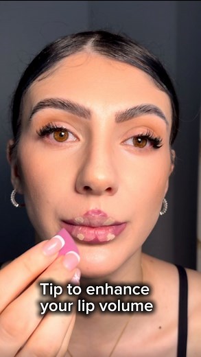 Enhance your lips without botox 👄 #liptips #lippies #enhanced #noneedles #beautytips #liptricks #concealer #tipsandtricks #makeuptips | Make-up By MAS