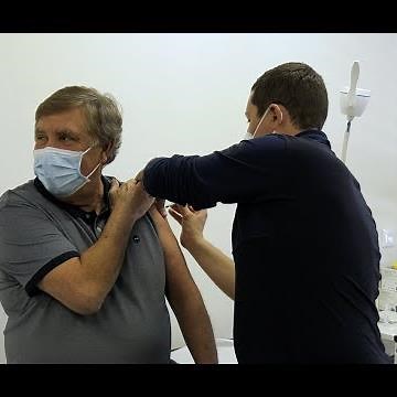 Covid-19 : Jean-Pierre Foucault s'est fait vacciner à Marseille