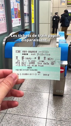 📢 Les tickets papier laissent place aux e-tickets ! 🎟️ 💡 Désormais, tous les trajets du Tokaido et Sanyo Shinkansen (Tokyo ⇆ Kyoto, Shin-Osaka, Nagoya, Hiroshima, Fukuoka) sont disponibles sous forme de QR code 🎉 Plus besoin de passer par les machines : scannez simplement votre QR code aux portiques et embarquez en toute simplicité ! 🚄✨ 🔗 Réservez votre billet dès maintenant sur notre site internet : https://www.japan-experience.com/fr/transports/billets-train-japon?utm_source=instagram&ut