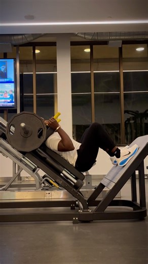 🏋🏽‍♂️💪🏾Leg day #technogym #marathontraining #strengthtraining #running