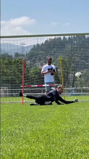 Agility Shot stopping 🧤🧱 #football #goalkeeper #training #viralvideo #share #shorts #shortsfeed