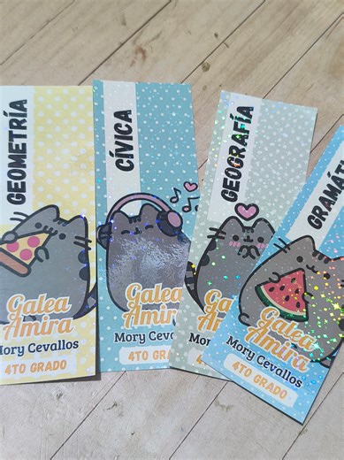 Etiquetas Verticales Holográficas Temática Pusheen #stickers #etiquetas #cuadernos #personalizado #portadasbonitas