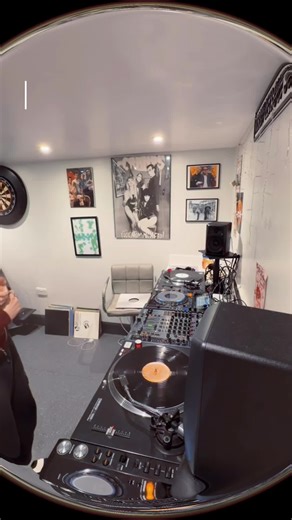 Another weird and wonderful bit of wax to sink your teeth into, honestly the weirder the better once again #housemusic #fyp #dj #garagemusic #acidhouse