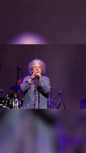 Watch The Turtles bring 'Elenore' back to life on stage #livemusic #happytogether #throwback