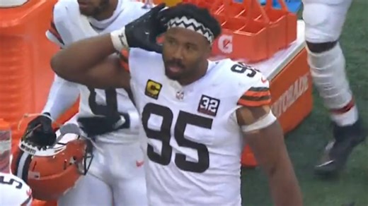 Browns’ Garrett completely clears the line to block Colts’ 60-yard FG attempt