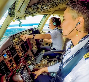 ✈️ Icelandair Boeing 757-200 landing at Seattle | Just Planes