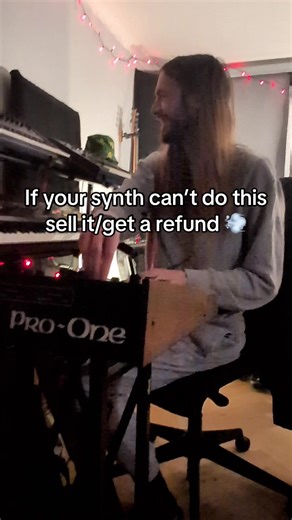 Testing out my mates Pro One he got recapped recently, it also does good bass sounds 🥴😅 #synths #electronicmusic