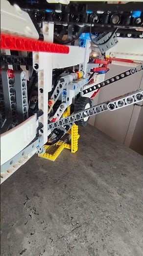 Landing gear of the LEGO Technic Airplane Multi-engine Piston HK-10