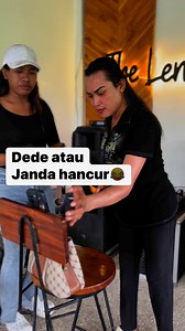 22K views · 408 reactions | Mana yg bagus nih suaranya Princes Eren dan Wulandari Wulandari mana fans fansnya nih semua orang Sorotan Sejuta Pengikut | Sri Erlania Karisma | Facebook