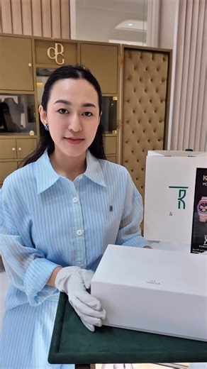 Kairos & Rich | Your Trusted Watch Partner on Instagram: "Speedmaster Racing 326.30.40.50.01.001 – Black Dial A dynamic expression of Omega’s motorsport heritage, the Speedmaster Racing combines precision chronograph functionality with a refined 40 mm stainless steel case. The black dial, distinguished by its textured “Clous de Paris” pattern, features silver subdials and bold red accents that highlight its racing pedigree, while the date aperture at 6 o’clock ensures practical daily utility. Po