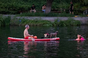 On scorching summer days, as the city lights up, people say goodbye to the busy daytime and begin to enjoy night life. That is "Night in Beijing". #nighttourinBeijing | This Is Beijing
