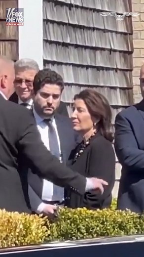 16K views · 518 reactions | Kathy Hochul kicked out of NYPD officer’s wake #KathyHochul #NYPD #Officer #Wake #Left #Democrat #Republicans #US #Politics #News #Viralvideo #ViralVideos #Explore #Explorepage | Washington Examiner | Facebook
