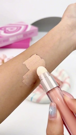 A super easy-to-use concealer with a built-in sponge tip for easy blending🙌#pinkflash#pinkflashph#concealer #Concealer Hacks For Birth Mark