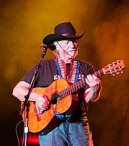 CRAZY - Willie Nelson - LETRAS.COM