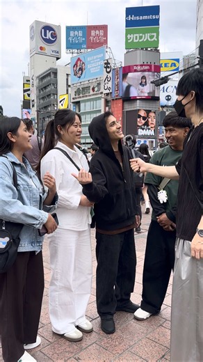 CAN I INTERVIEW YOU IN JAPANESE? 🎤🇯🇵 日本語歴わずか1年。 それなのに自然な日本語で会話するネパール人留学生たち、渋谷に現る 🇳🇵🔥 Nepalese international students appear in Shibuya. They’ve studied Japanese for only one year, but they can already have natural conversations 🇳🇵🔥 🇳🇵🤝🇯🇵🔥 「どこから来ましたか？」 “Where are you from?” 「ネパールから来ました」 “We’re from Nepal.” ネパール出身の留学生たち。 They’re international students from Nepal. そして、 And, 「みなさん学生ですか？」 “Are you all students?” 答えは—— Their answer was— 「はい、留学生」 “Yes, we’re international students.” 現在、日