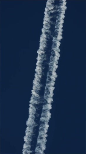 nikon p1000 zoom инверсионный след самолёта #nikonp1000 #p1000 #zoom #contrail #clouds #sky