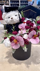 186K views · 921 reactions | Graduation gift flower bouquet #april2025 #wednesday #evening #bouquet #flower #florist #flowerarrangement #floraldesign #flowerbouquet | Satisfied Florist | Facebook