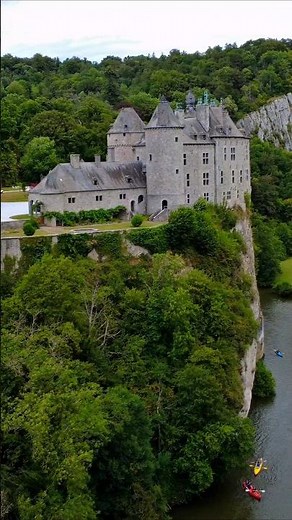 Château de Walzin 🏰🌿🇧🇪