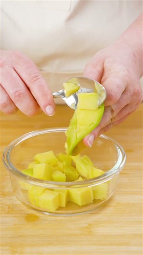 Clean cuts, less mess. Here are three easy mango‑cutting methods anyone can do.