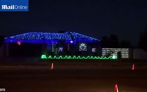 Man syncs Christmas house lights to ACDC's 'Thunderstruck'