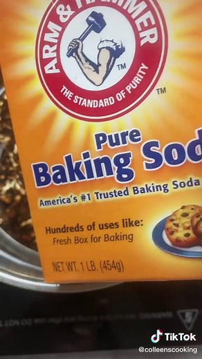 Easy & natural way to clean burnt pots and pans. #bakingsoda #kitchenhacks #cleaninghacks #kitchentips