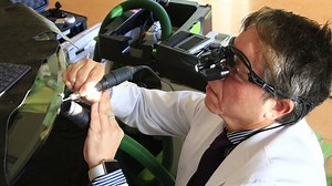 Cassina(カッシーナ)製ガラステーブルの欠けを修理修復