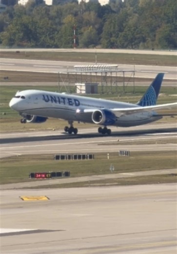 United Airlines b787 start at Runway 16 to San Fransisco 🇺🇸😍 #united #b787 #boeing #planespotting #fyp