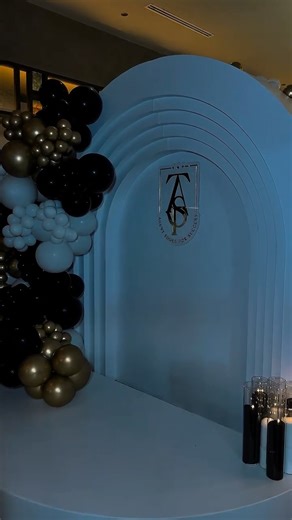 Atlanta Influencer | Event Planner on Instagram: "Event planning and coordination means making things happen no matter what! 🎈 Night 1 of ATFS weekend was a success. Thank you to my amazing team and vendors, couldn’t make things happen without you all. Team: @blow.atl @b.a.y.b.a.y_ ♥️ Balloons + Tablescape: @blow.atl Client: @quianawatson_ x @agenttoolsforsuccess"