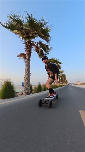 Sunset skate with @evolveskateboardsuae 🌅 #electric #skateboard #skate #dubai #esk8 | Evolve Skateboards