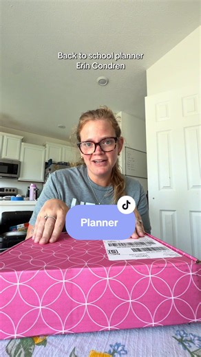 @Erin Condren Shop’s planner is going to solve all my problems this year. I am obsessed. I love the vertical layout and how thick the pages are! #academicplanner #backtoschool #planner #plannertok #organization