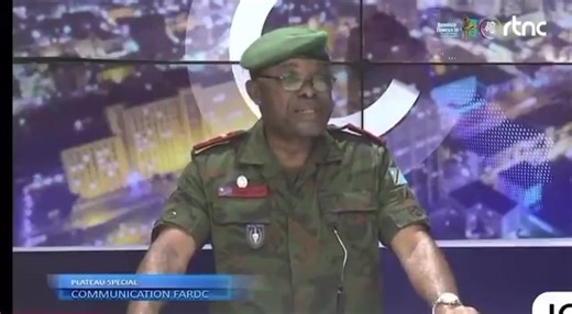 #RDC : l'armée congolaise a annoncé avoir repris le contrôle total des localités de #Makobola 1 et 2, situées dans le territoire de #Fizi (Sud-Kivu), à environ 20 km au Sud d’#Uvira, dans l’Est de la République démocratique du Congo (RDC), a déclaré samedi son porte-parole militaire, le général Sylvain Ekenge. "Les combats sont aujourd’hui concentrés à plus ou moins sept kilomètres d’Uvira", a-t-il précisé lors d’un plateau spécial diffusé sur la Radio-Télévision nationale congolaise (#RTNC), sa