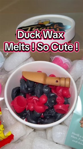 Highly Fragranced Wax Melt Mini Ducks 🦆💛 Cute, colourful, and packed with powerful scent! These mini duck wax melts may be small, but they deliver a strong, long-lasting fragrance that fills your home beautifully. Choose your favourite colour and scent to match your mood — sweet, fresh, fruity, or cosy vibes 🏡✨ 🦆 Adorable mini duck shapes 🌸 Highly fragranced 🎨 Pick your colour 🌿 Choose your scent The perfect little melt to add charm and amazing aroma to any room! : #WaxMelt #tiktokmademeb