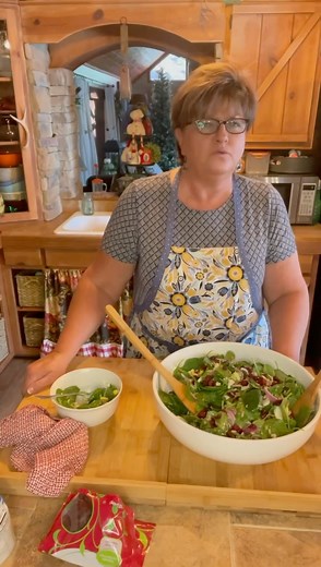 136K views · 3.1K reactions | SPINACH SALAD & WARM BACON DRESSING Farm Cooking With Nan This is one of the best salads that we have ever eaten. An old favorite of ours❤️ It's on page 15 in the Farm Cooking With Nan cookbook;) We're reposting this because we have so many new viewers and wanted to share some of our best recipes!! Hope y'all enjoy❤️Nan #spinachsalad #bacondressing #oldbutgold #summersalad #justforyou #farmcookingwithnan | Farm Cooking with Nan | Facebook
