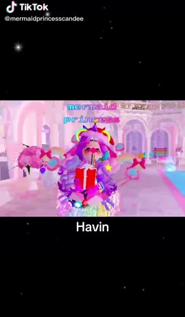 Enjoying a Wonderful Christmas Time in Royale High