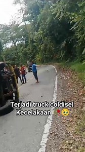 Semoga supirnya tdk kenapa-napa tetap lh berhati hati diperjalanan 🥀 #drivermuda #lewatbreand #driver #supirtruck #truck #supirlintas #trucktanah | Safry Tampubolon