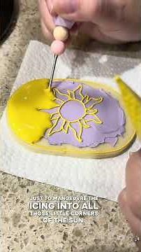 Beginner Style Tangled Lantern Sugar Cookie