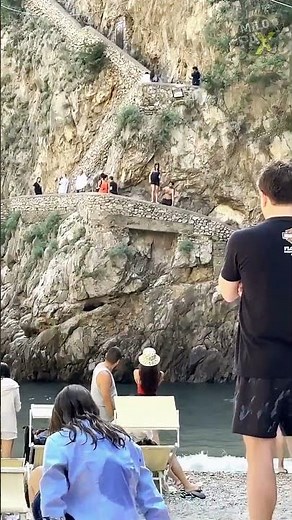 Tourist’s Cliff Jump Ends in Disaster! 😱⛰️