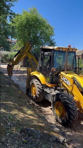 JCB 3CX with hydraulic breaker. #jcb #backhoe #excavator #wheelloader #construction