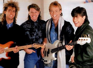 702K views · 43K reactions | Mr. Mister - Broken Wings (1985) | Frequência Modular | Facebook