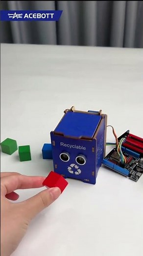 ♻️ Built my own Smart Trash Can using an ESP32.