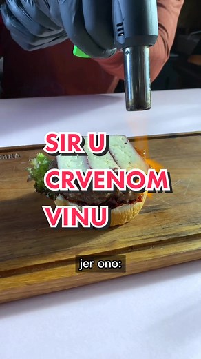 Uživajte u burgeru sa sirom u crvenom vinu