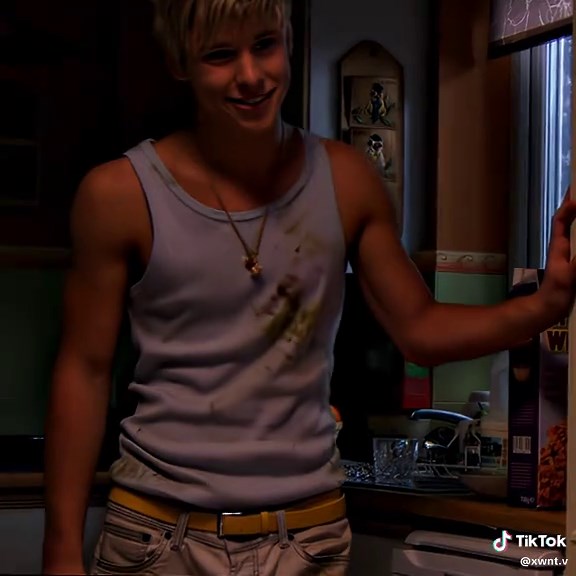 Understanding Maxxie from Skins: A Character Analysis