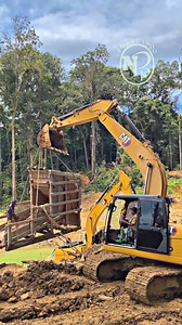47K views · 316 reactions | Amazing job skill excavator operator caterpillar..!!! The process of moving the gold mine sluice box during the day with a mining excavator.. #Amazing #jobs #skills #excavator #caterpillar #operator #process #moveon #lifting #gold #holiday #sunday #trendingreels #fb | Nopelindo Karnopa Railis | Facebook