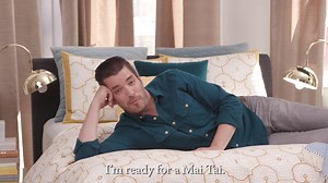 Must-haves in my summer bedroom retreat: color, tropical vibes and my supremely comfortable Stearns & Foster Reserve mattress. Here’s a guide to how all three come together. | Jonathan Silver Scott