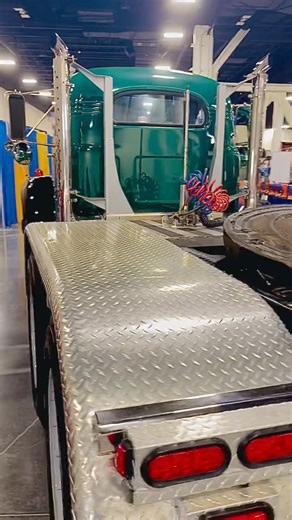 81K views · 4K reactions | Old school Mack Truck #truck #oldschool #trucks #diesel #classic #auto #truckdriver | iTrucker | Facebook