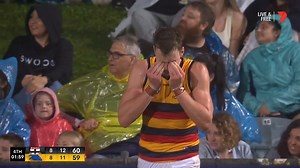 A wet footy with only one point in it 😰 What a pulsating Last Two Minutes between the Saints and the Crows thanks to Wolf Blass Wines. | AFL